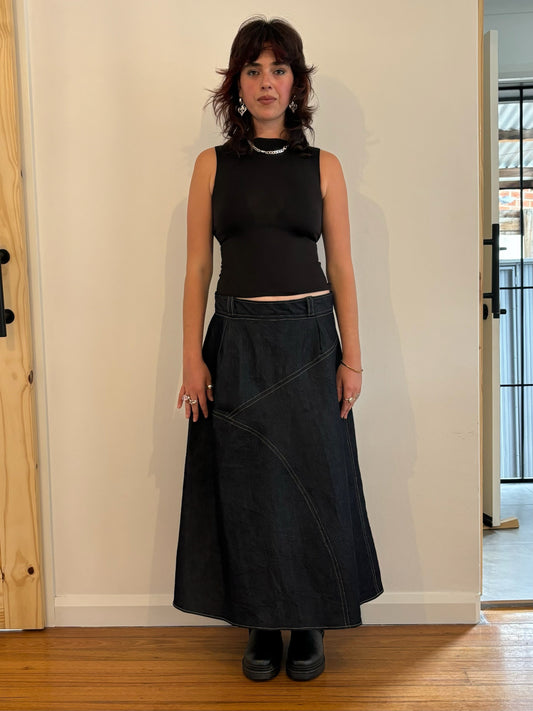 BLACK MID DENIM SKIRT