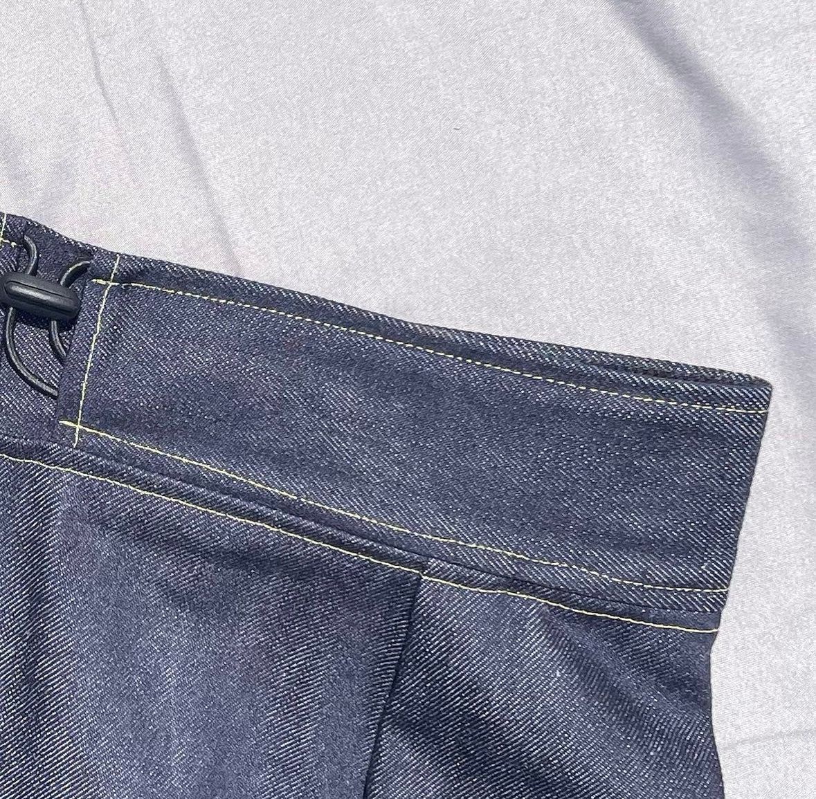 OG TOGGLE BLACK MID DENIM SKIRT