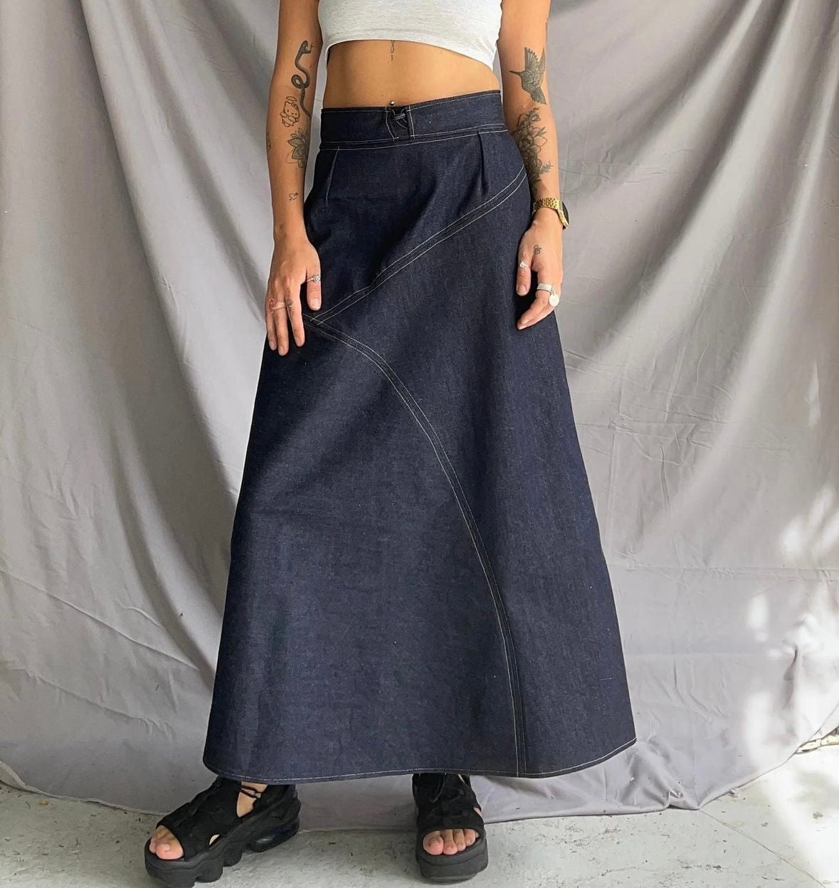 OG TOGGLE BLACK MID DENIM SKIRT