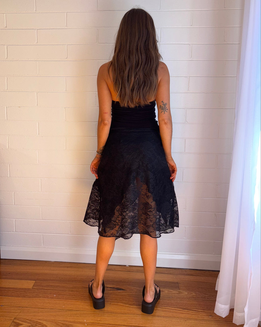 BLACK LACE SKIRT