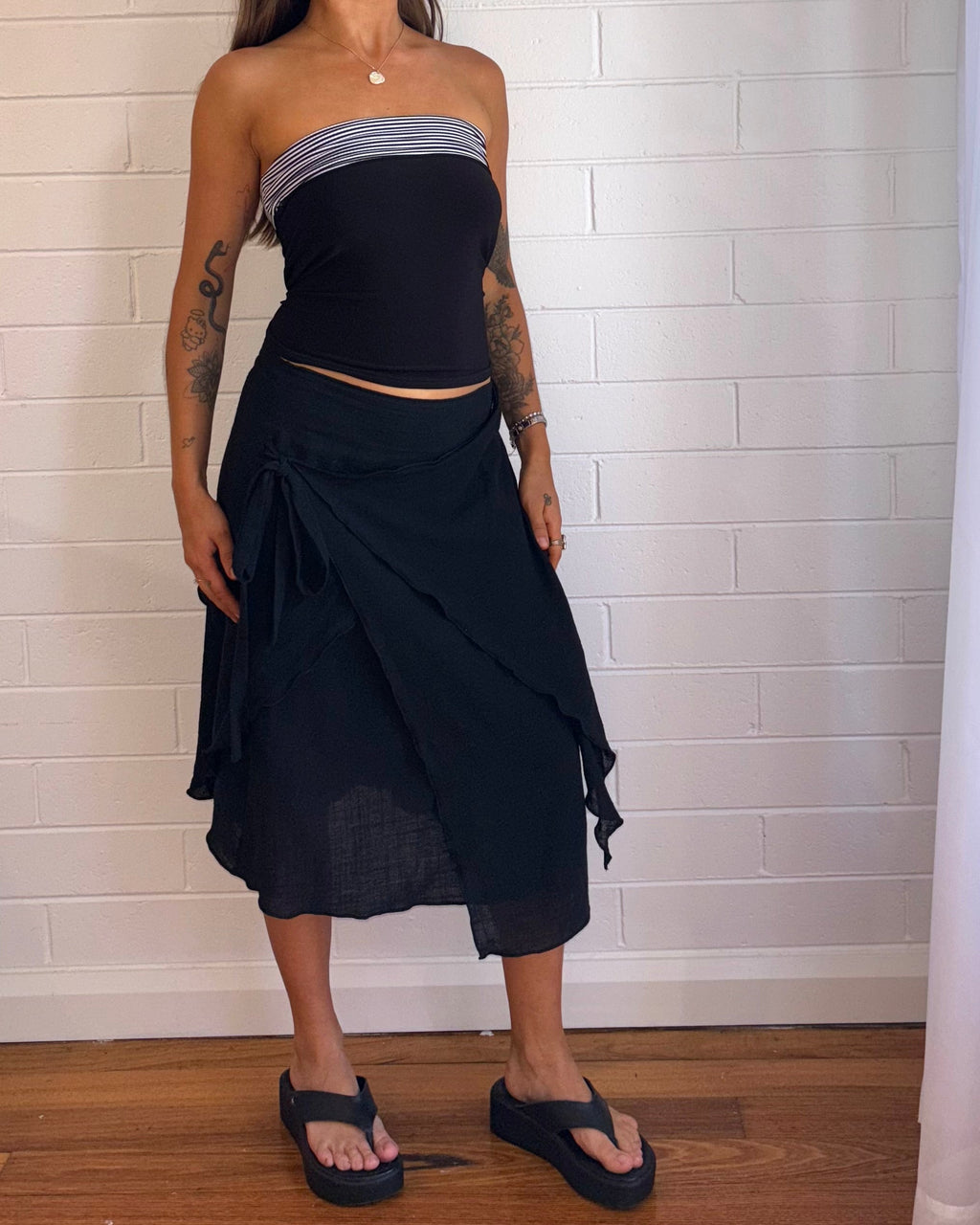 BLACK MULTI-WAY SKIRT