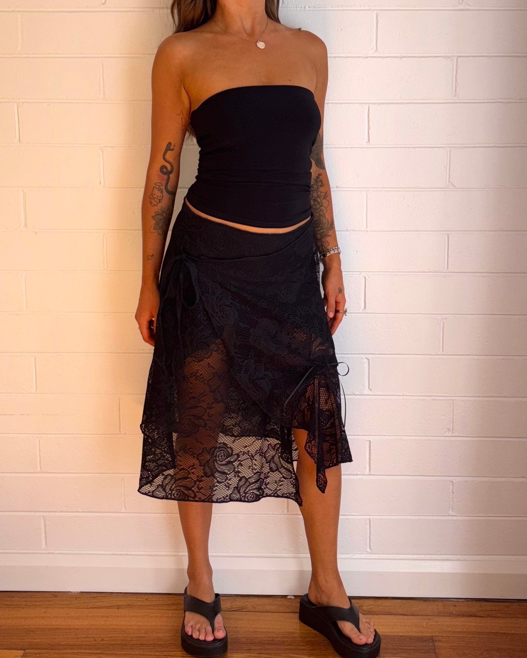 BLACK LACE SKIRT