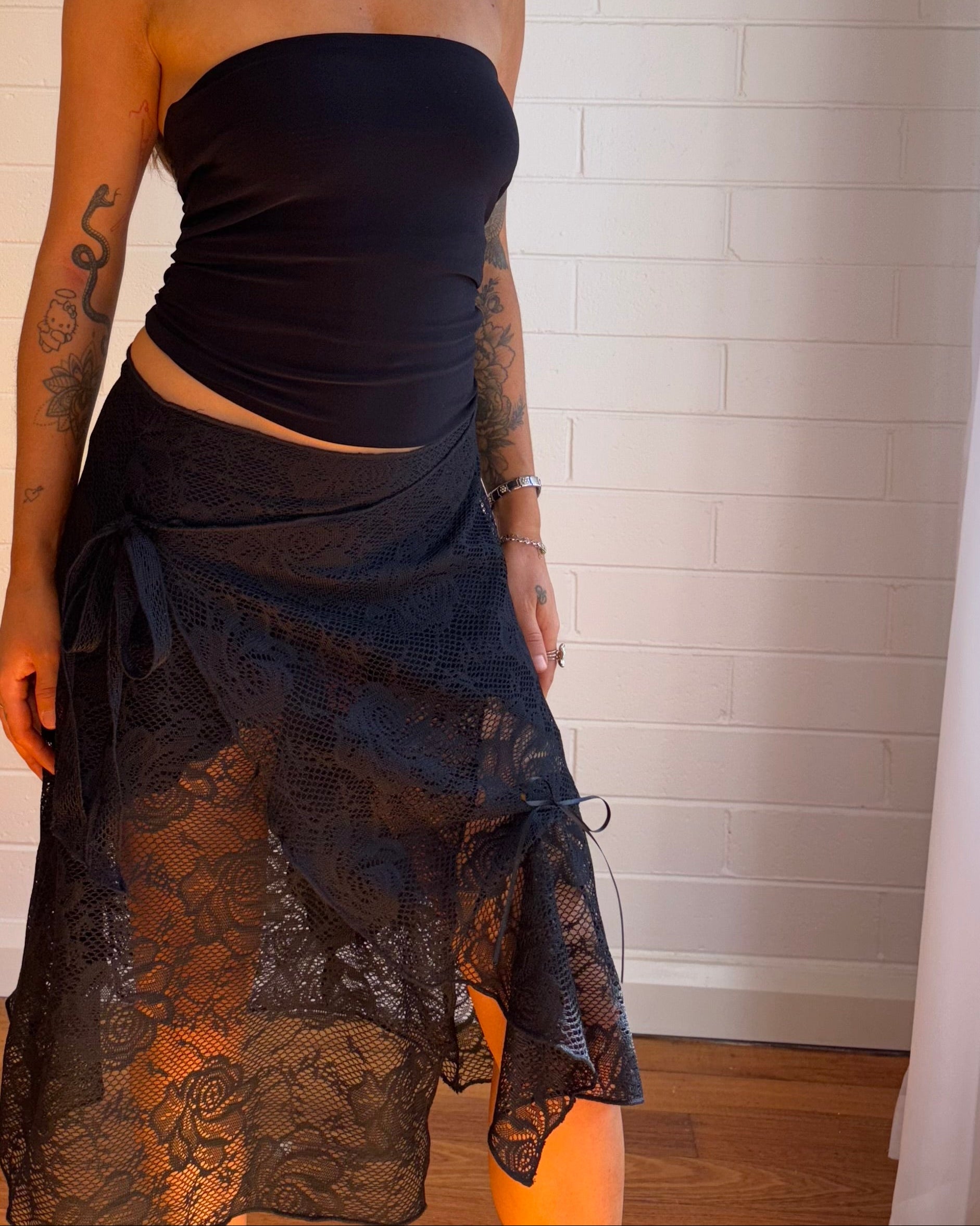 BLACK LACE SKIRT