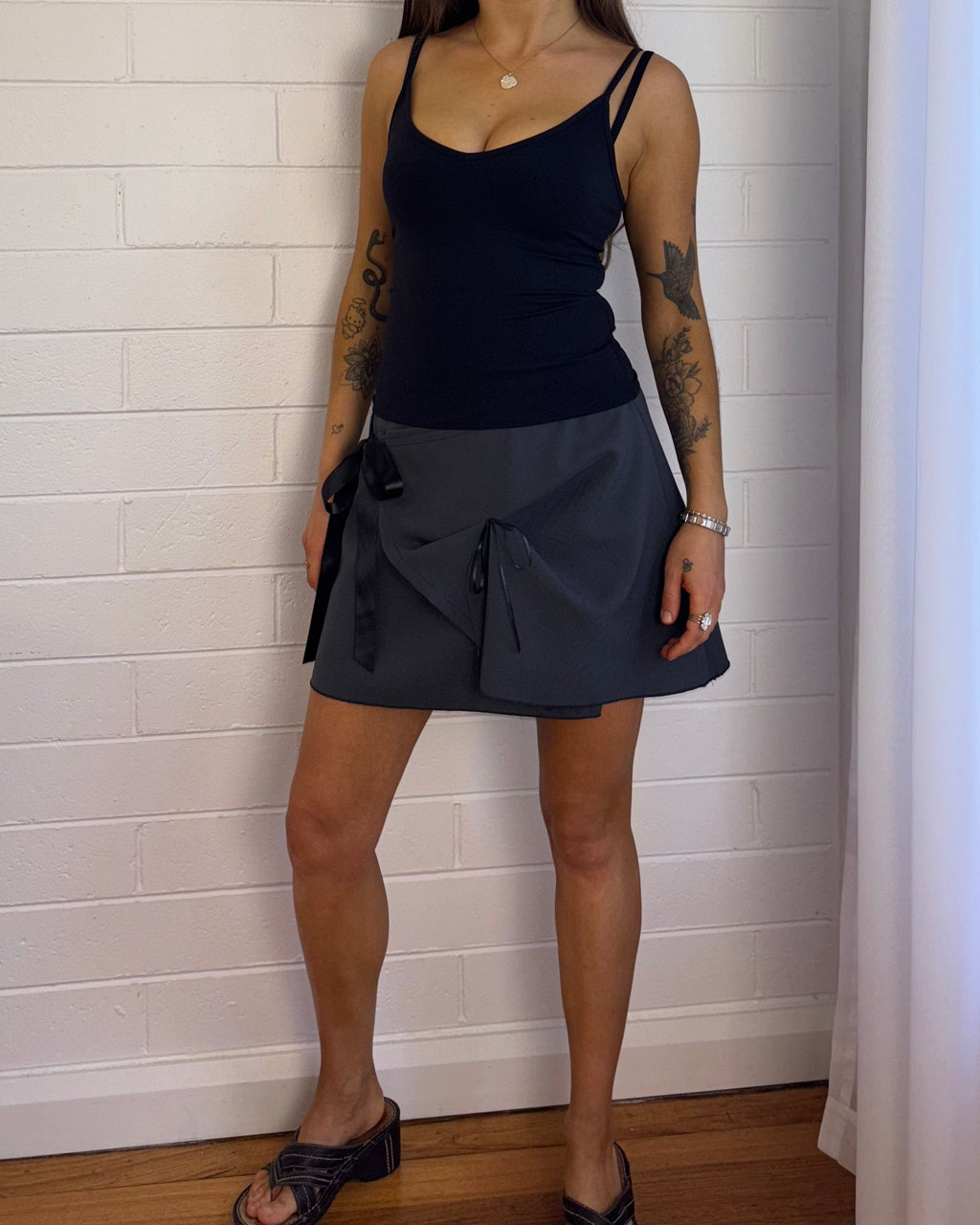 CHARCOAL BOW SKIRT MINI