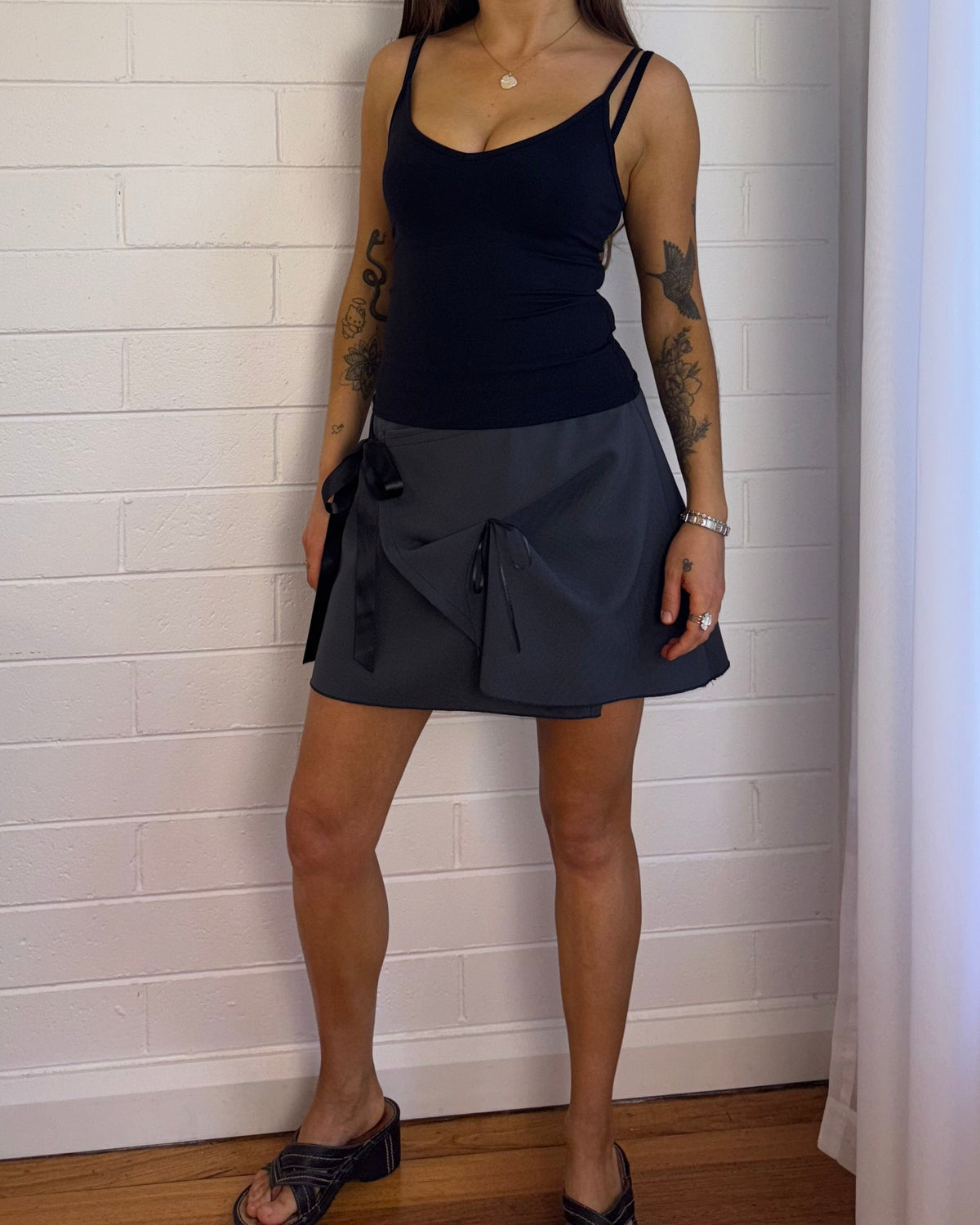 CHARCOAL BOW SKIRT MINI