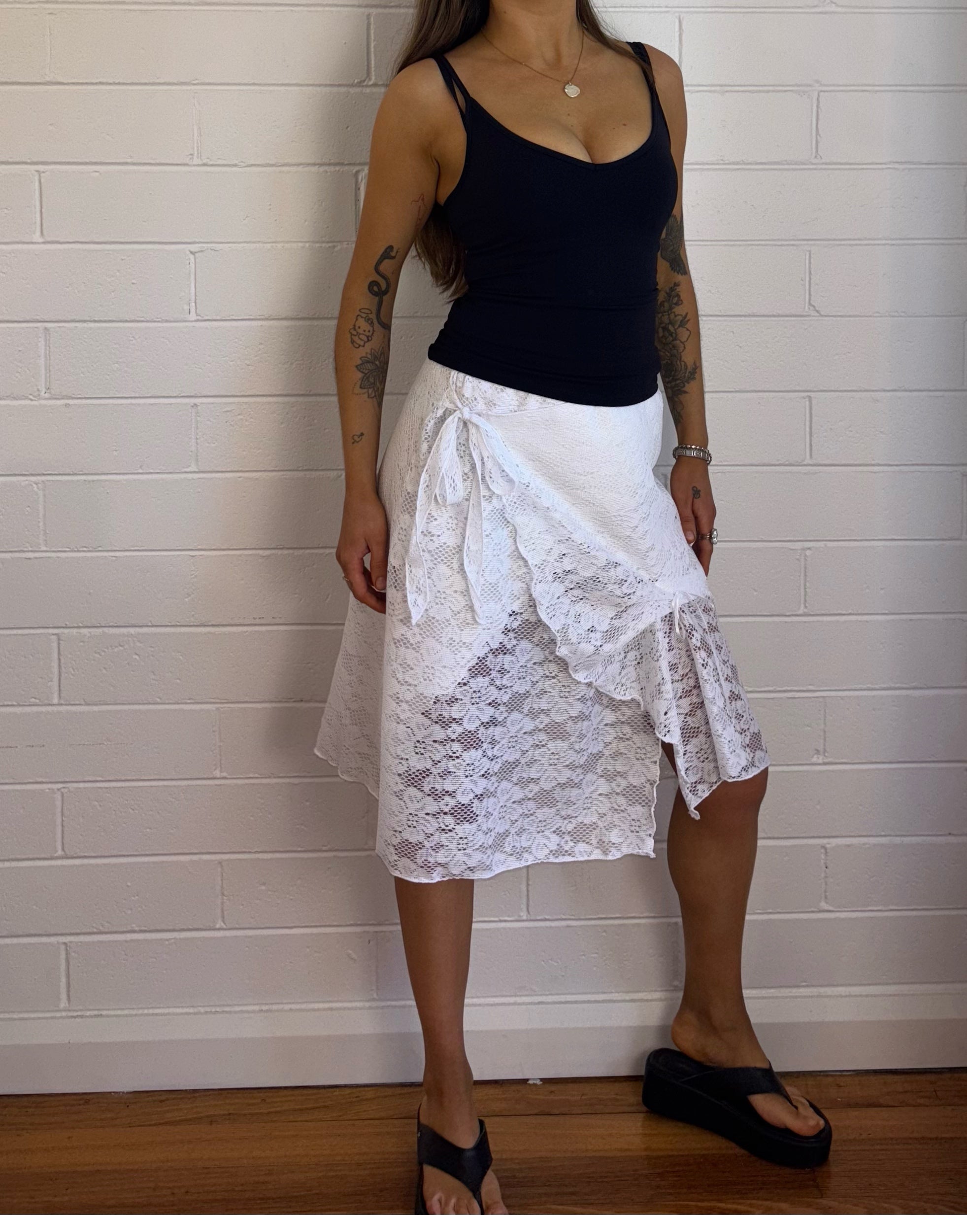 WHITE LACE SKIRT