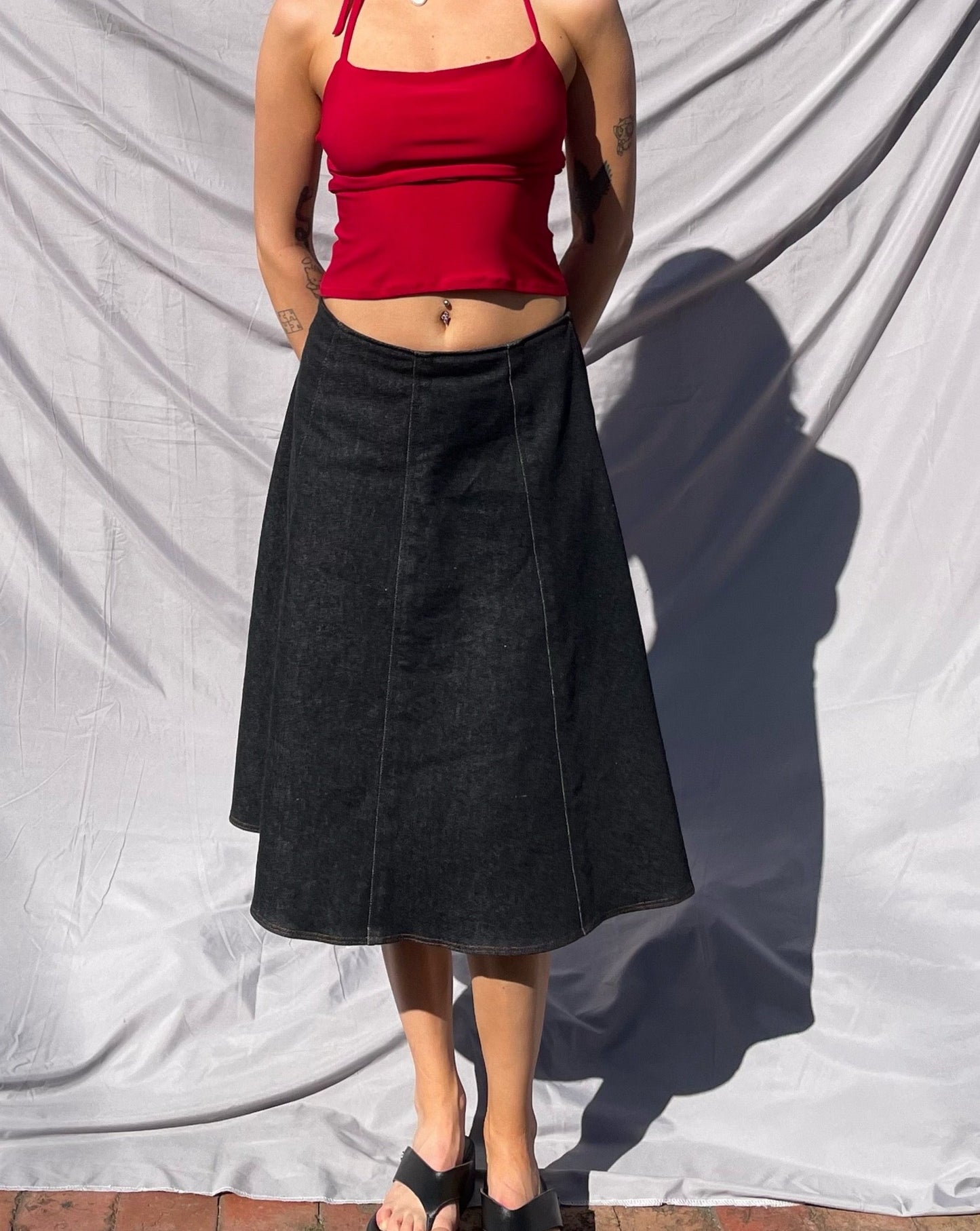 BLACK LOW RISE DENIM SKIRT