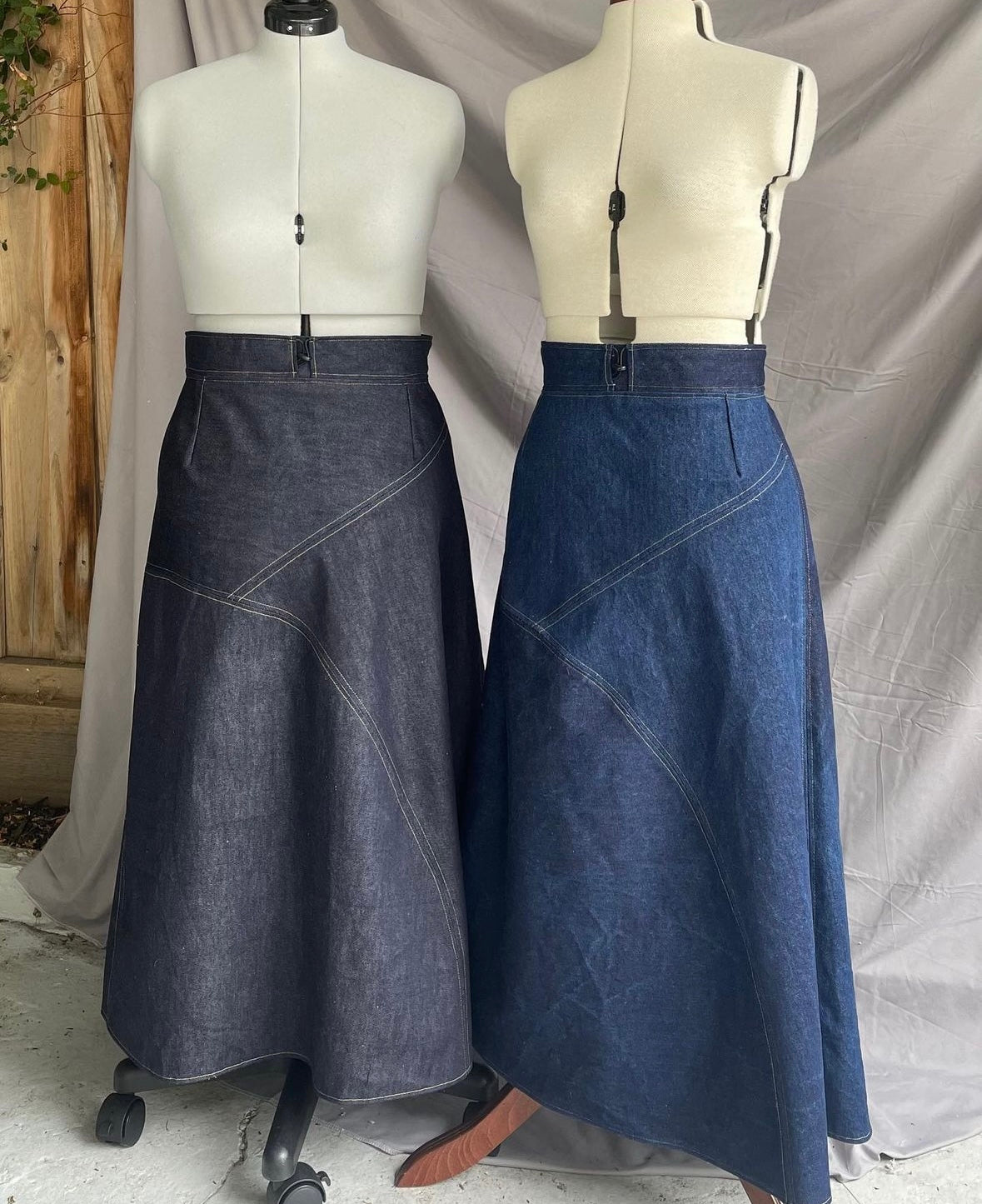 SAMPLE OG TOGGLE NAVY BLUE MID DENIM SKIRT