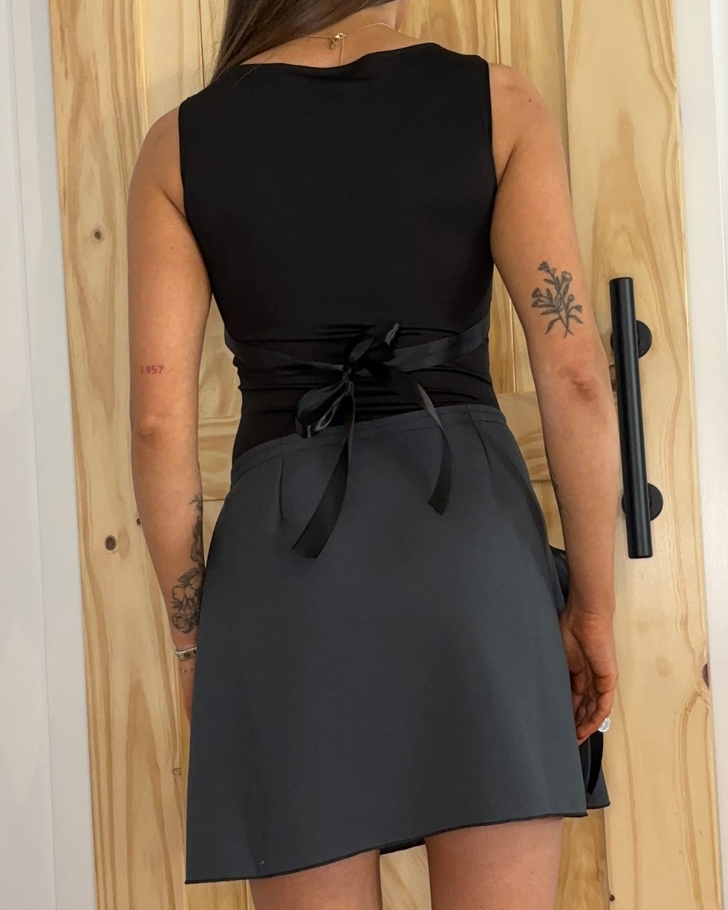 CHARCOAL BOW SKIRT MINI