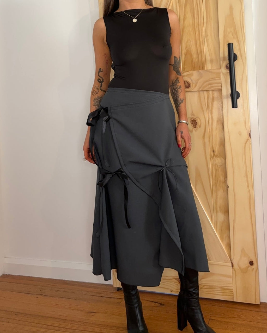 CHARCOAL BOW SKIRT