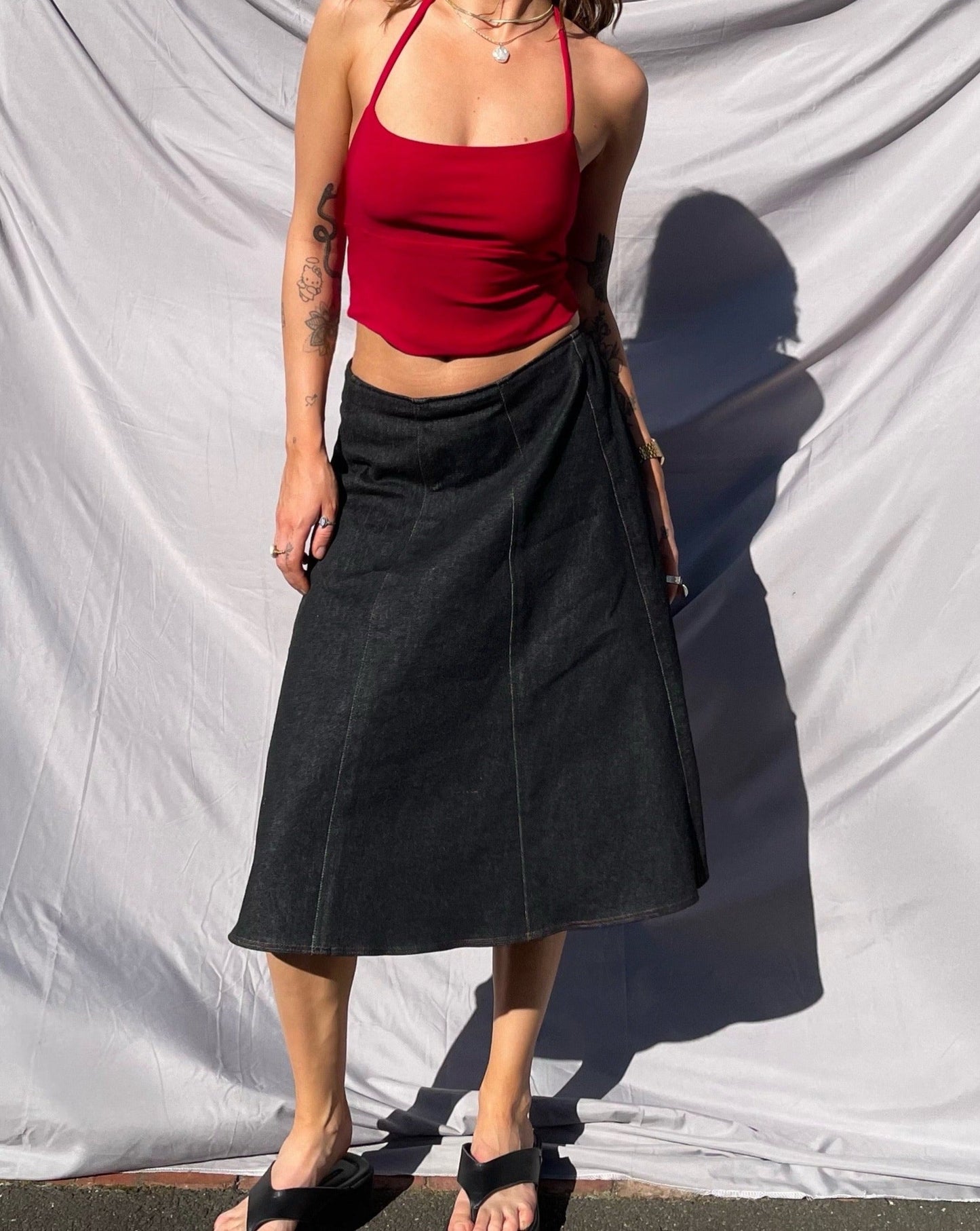 BLACK LOW RISE DENIM SKIRT